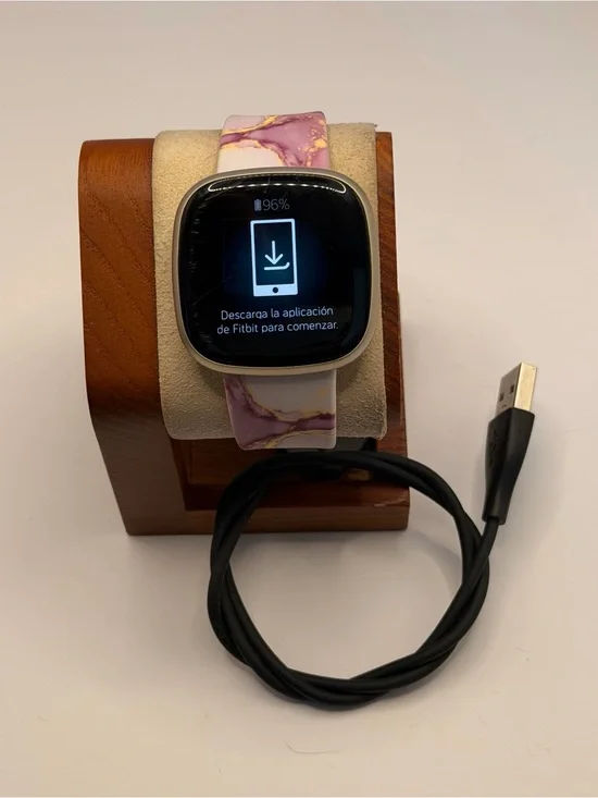 Fitbit Versa 3, Charger Included, Tested, New‎ Band