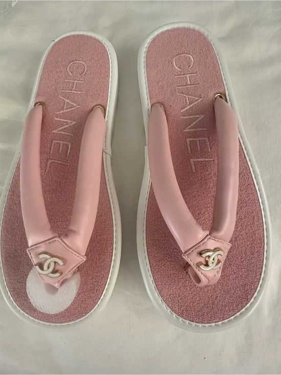 CHANEL Pink Leather Logo Flip Flop Sandals