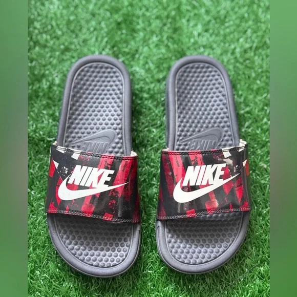 Nike Kids Black and Red Slide Sandals‎ Size 6Y