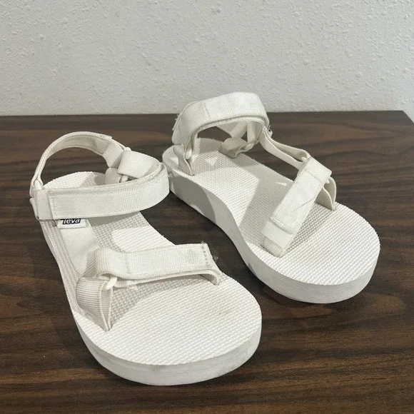 Teva Midform Universal Bright White Sandals S/N 1090969 Womens Sz 6