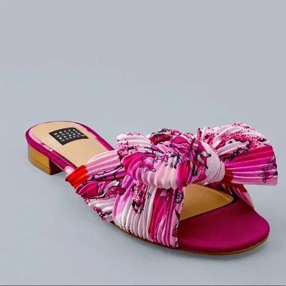 White House Black Market Floral-Print Crinkle Slides‎