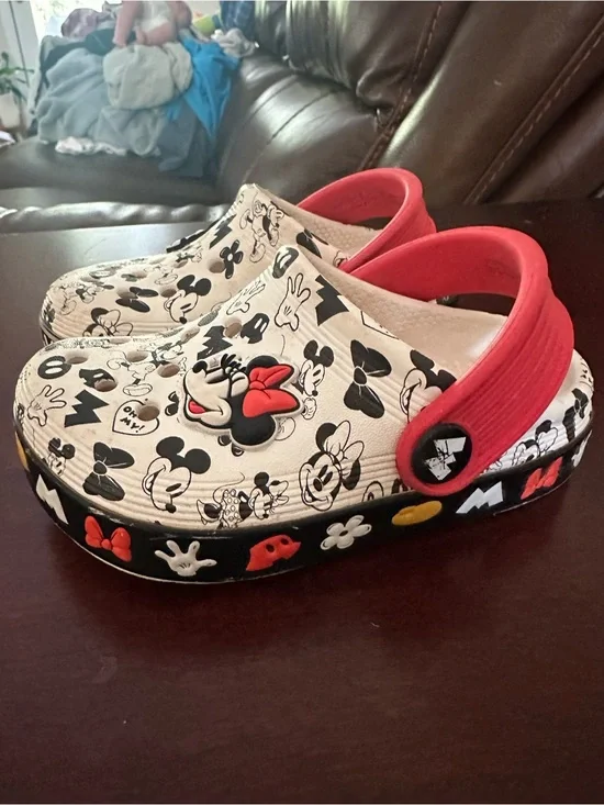 Crocs toddler size 7 Minnie Mouse Kids Clog Shoes