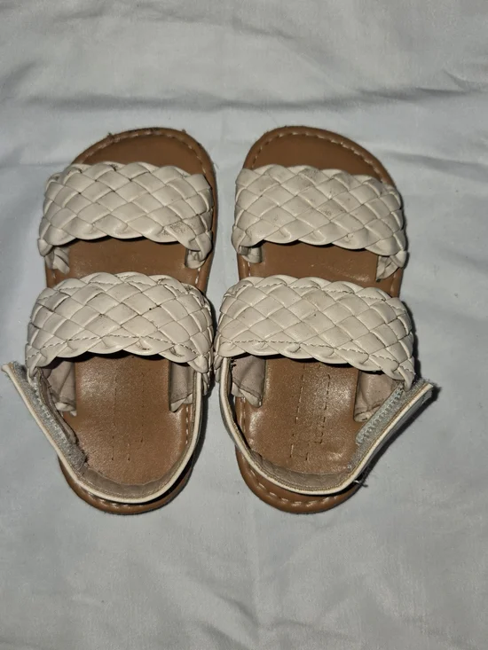 Kids Braided Strap Sandals in Cream SZ 23 / 7