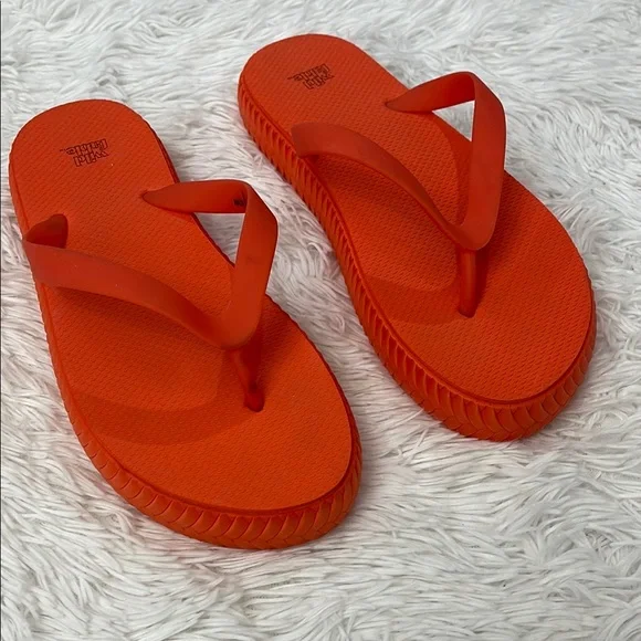 WILD FABLE WOMENS SIZE 9 Bright Orange Flip Flops