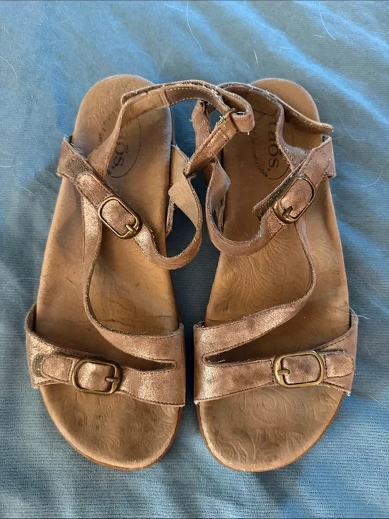 Taos Footwear Metallic Bronze Women's Buckle Strap Sandals