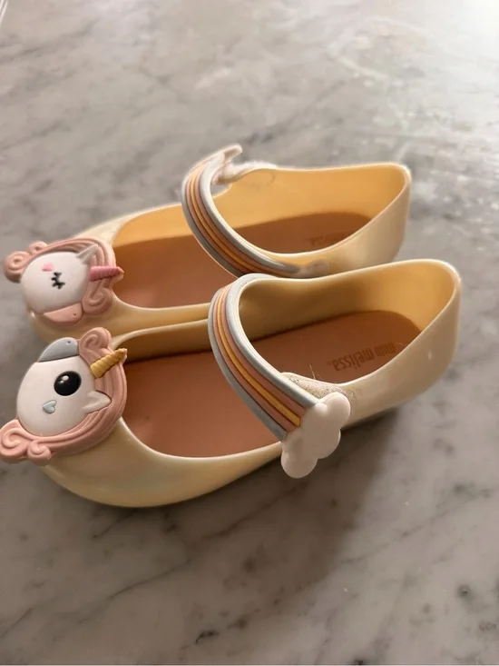 Mini Melissa Girls' Unicorn Mary Janes in Pearly Cream with Rainbow Strap