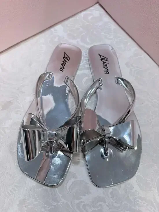 Liliana Silver Metallic Bow Flat Sandals Flip Flops Size US 10
