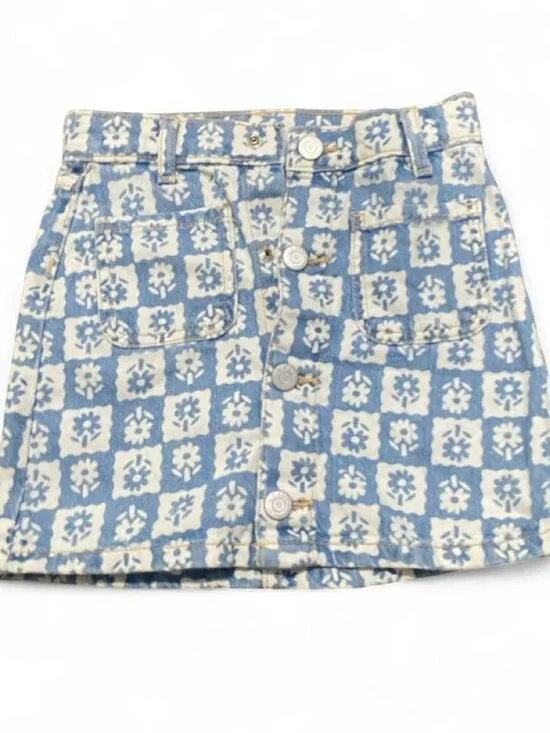 Old Navy blue and white floral skirt pick on front and back , 5T
