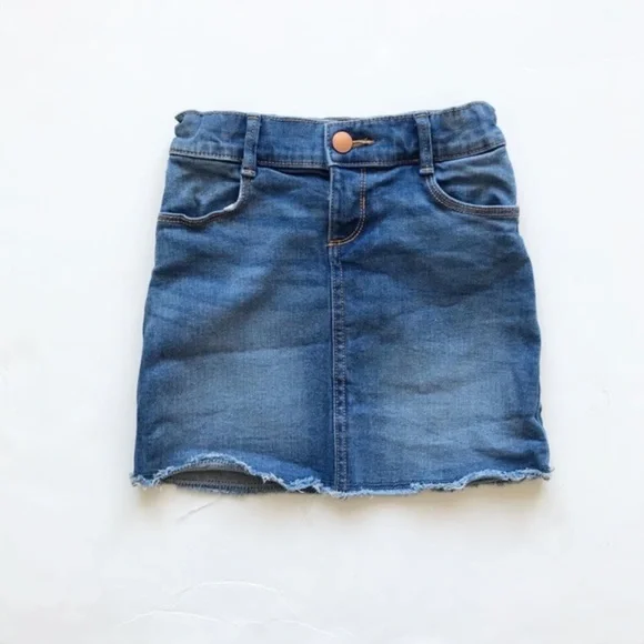 Old Navy soft stretchy raw hem denim skirt EUC 5T