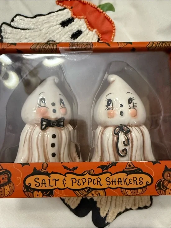 Johanna Parker Halloween Ghost Salt & Pepper Shakers - White Ceramic NWT