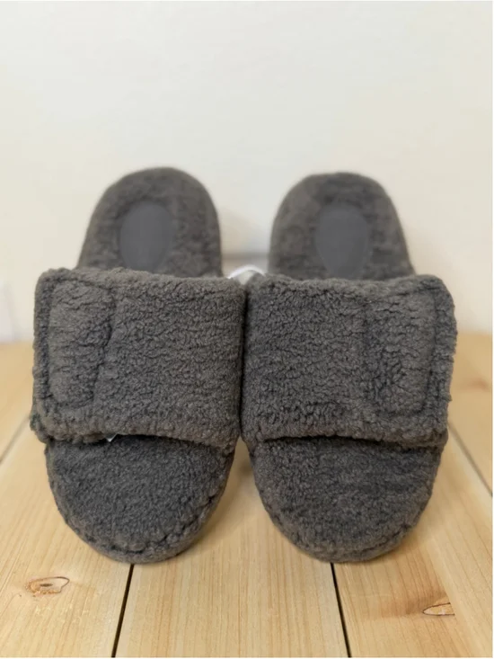 Cat & Jack Kids’ Cozy Gray Fuzzy Slide Slippers Size 13/1 S NWT