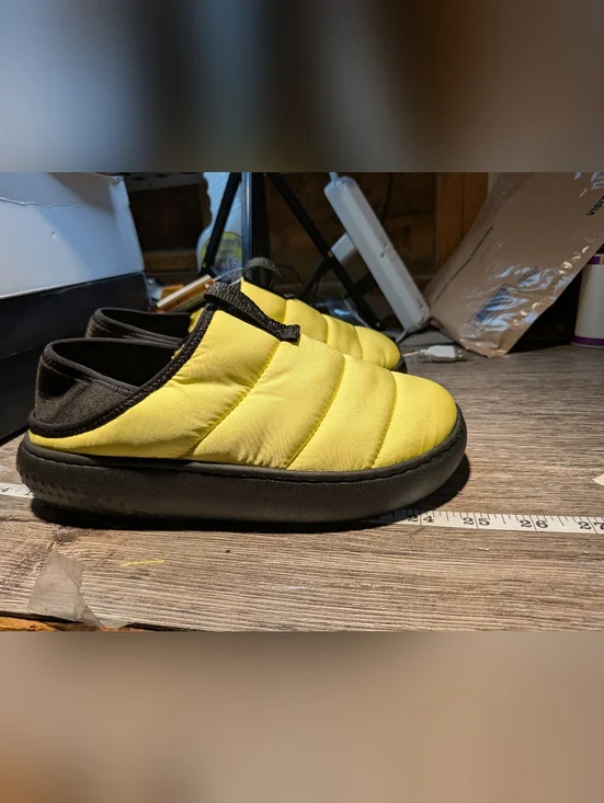 CROCS NEW Kids Yellow Quilted Classic Puff Moccasin Size J5‎