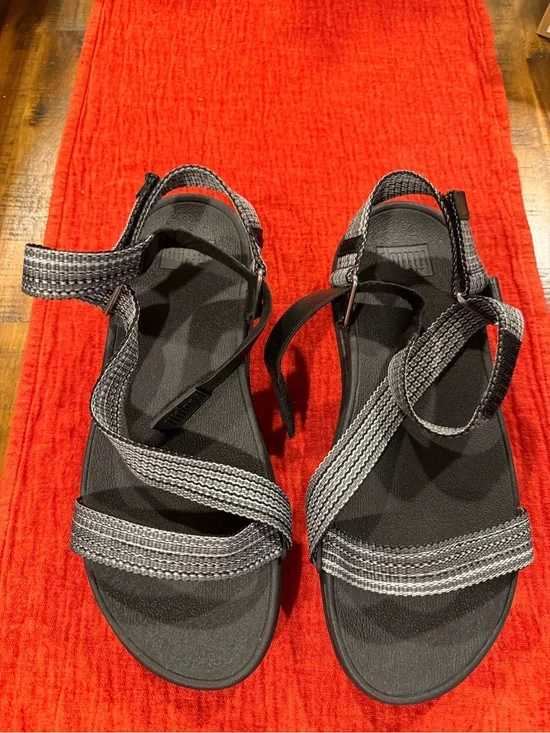FitFlop Loosh Webbing Z-Strap Sandals