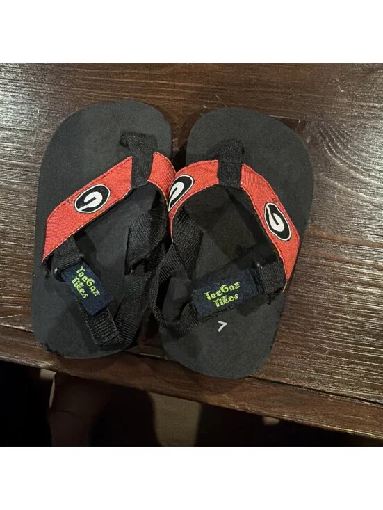 ToeGaz Bikes Kids Red and Black Flip Flop Sandals Size 7