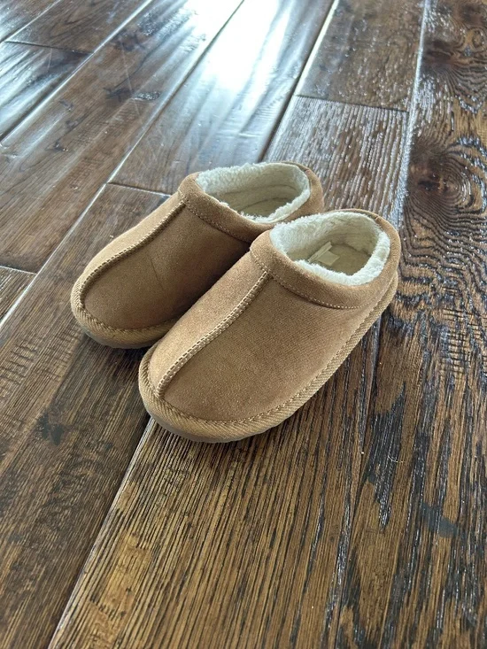 Cat & Jack Clog Slippers Size 10