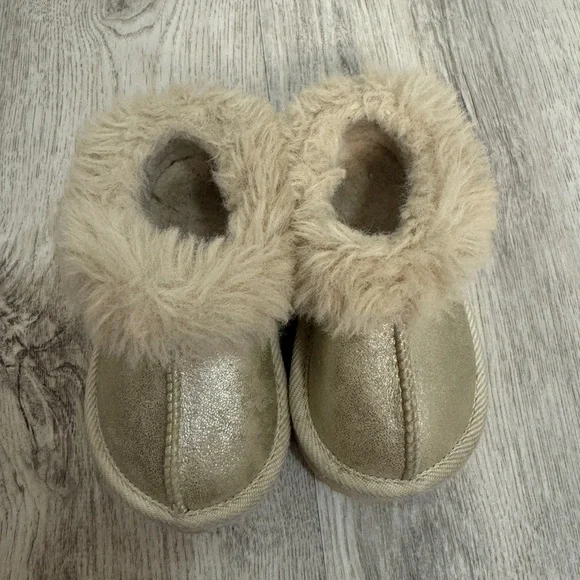 Cat & Jack Cream Furry Kids Shoes