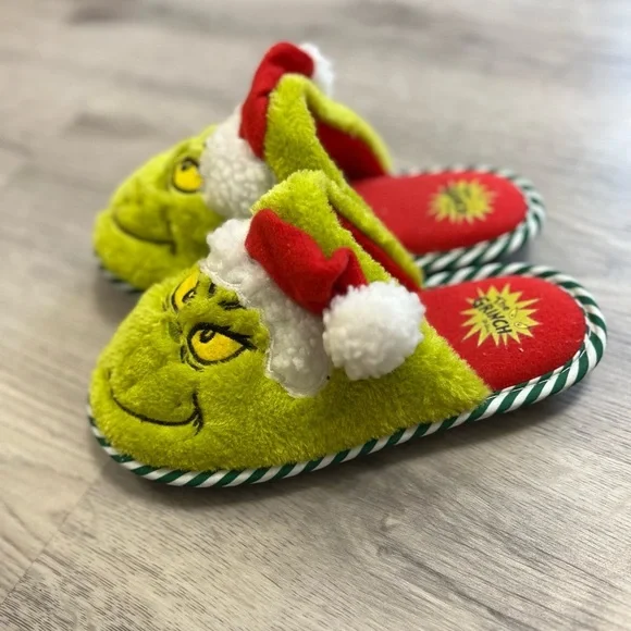 Youth The Grinch slippers. Size 13/1