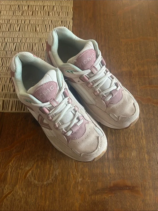 Vionic Women’s 7.5 W Wide Width Blush Pink Sneakers Lace up Comfortable Walking