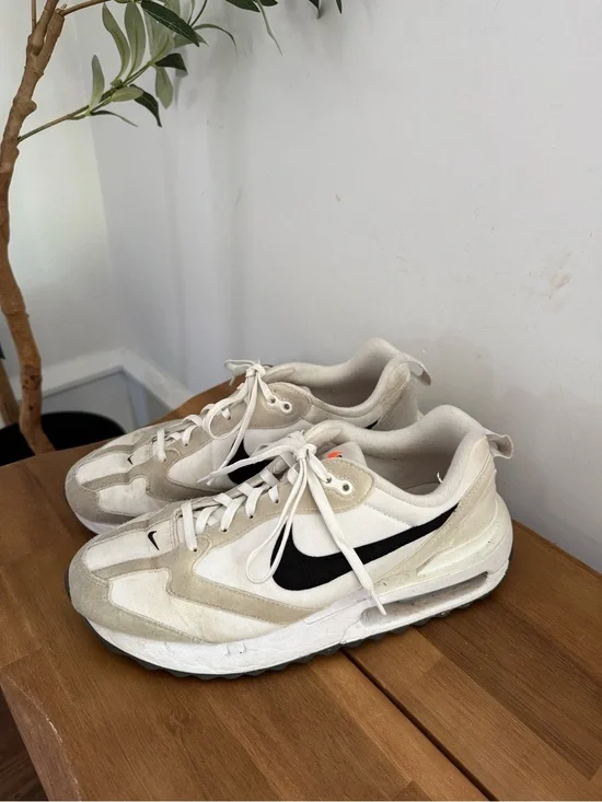 Nike White and Black Low-Top Sneakers