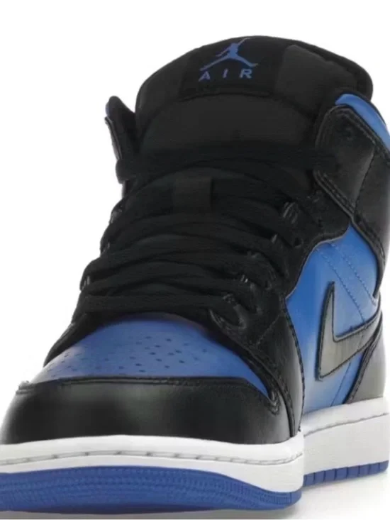 JORDAN’s WOMENS SZ 7 BLUE BLACK SNEAKERS NWOT