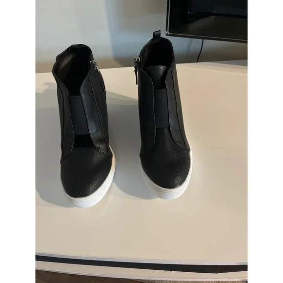 MIA Black Perforated Wedge Sneakers High Top Ankle Booties Side Zip Size‎ 7.5