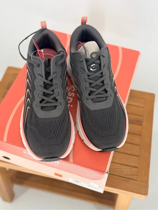 NEW EASY SPIRIT Sneakers with Size 8.5