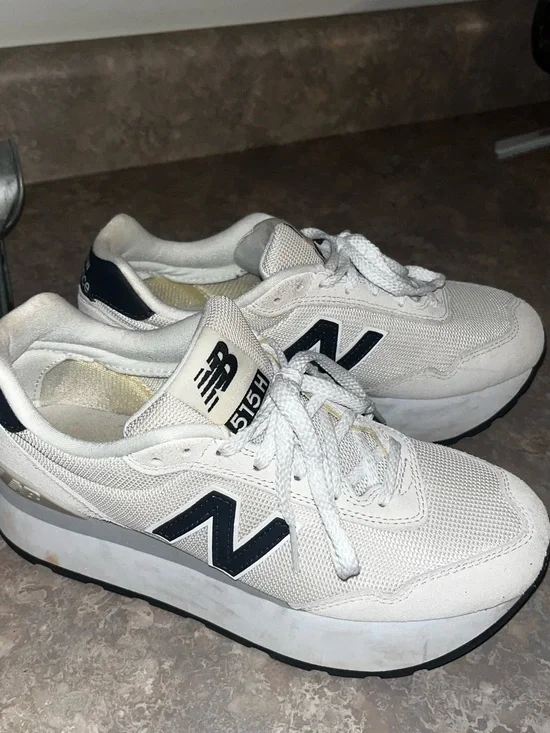 New Balance Women's White & Navy Platform Sneakers 515H