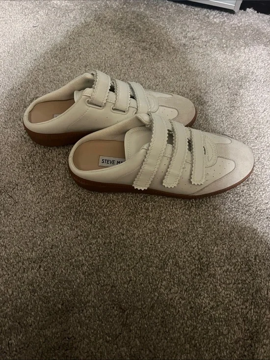 Steve Madden Momentum White Suede Velcro Gum Sole Sneakers 7