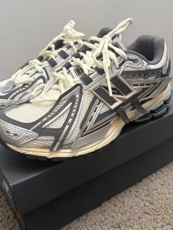 New Balance 1906A Grey Metallic Silver Sneakers Women’s 7 / Men’s 5.5 w/ Box