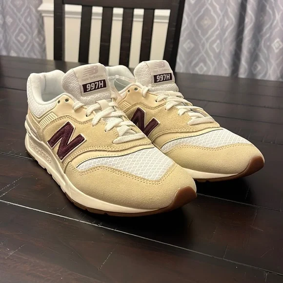 New Balance 997H Classics Shoes Sneakers CW997HRM 997 Womens Size 9.5 / Mens 8