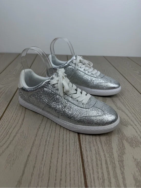 On 34th Women's Marinaa Low-Top Sneakers 7.5M Silver Crinkle Smooth $79.50