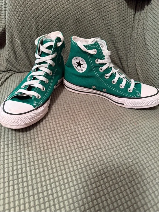 Converse Chuck Taylor Hi top.  Green Mens 4. Womens 6