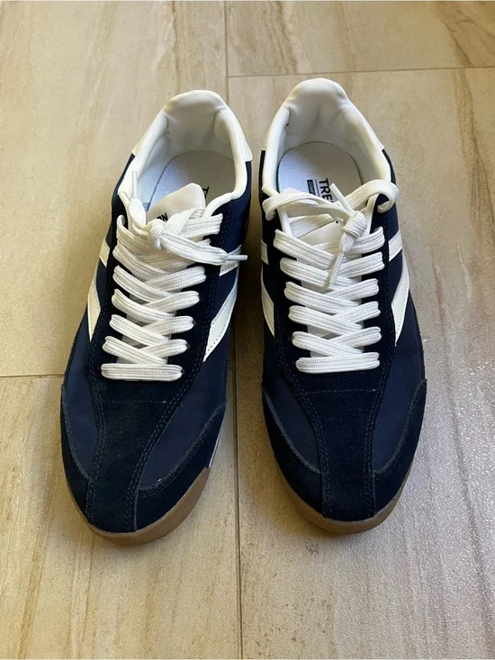 Tretorn Navy and White Women's Retro Sneakers