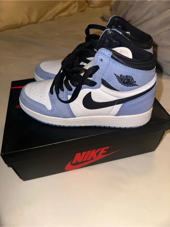 Air Jordan 1 Retro High OG ‘University Blue’