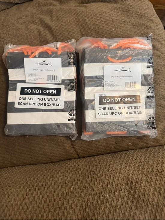20 Hallmark Halloween Gift Bags in Orange & Black