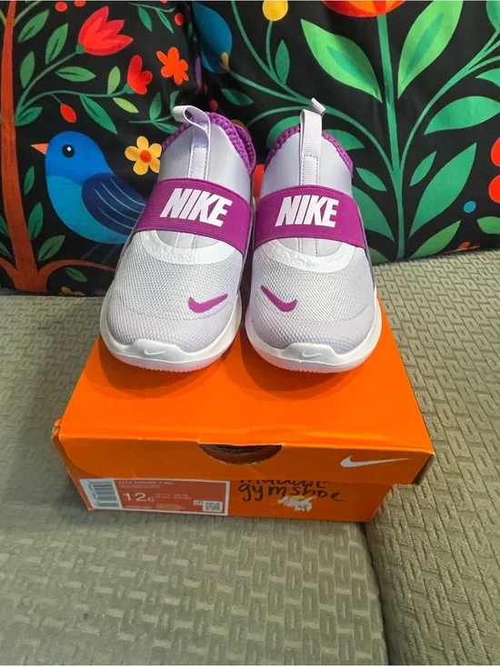 Nike Flex Runner 4 girls Slip-On Sneakers — White and Purple Accents
