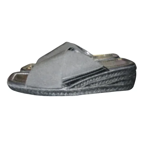 Donald J. Pliner Bosna Made On the Beaches of Spain Criss Cross Wedges size 8