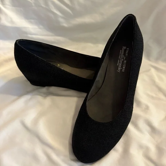 NWOT Stuart Weitzman Sojourn Goosebump Textured Wedge Heel Pumps