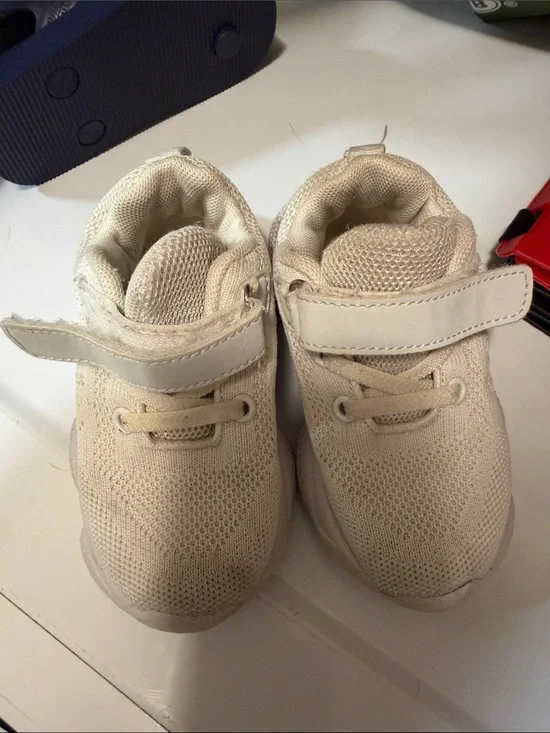 Kids White Mesh Velcro Sneakers Size 7