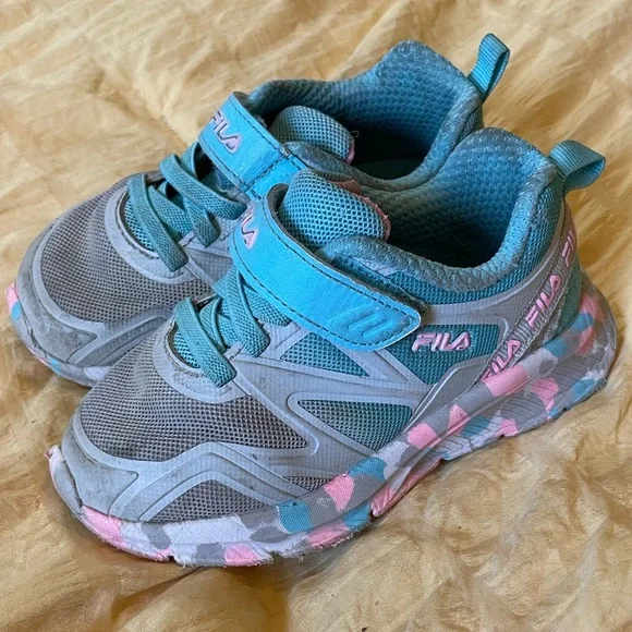 Fila Little Girls‎ Tennis shoes Sneakers Velcro closure size 8