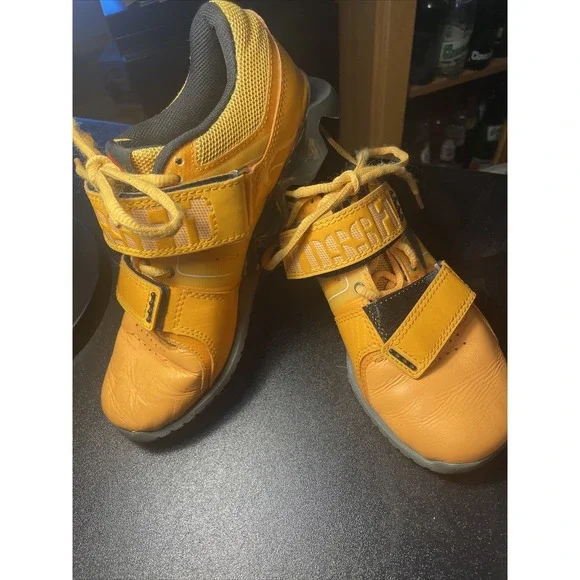 Reebok Crossfit Shoes U-Form Youths Sz 5-1/2 . Lightly Worn. Orange. Great Cond