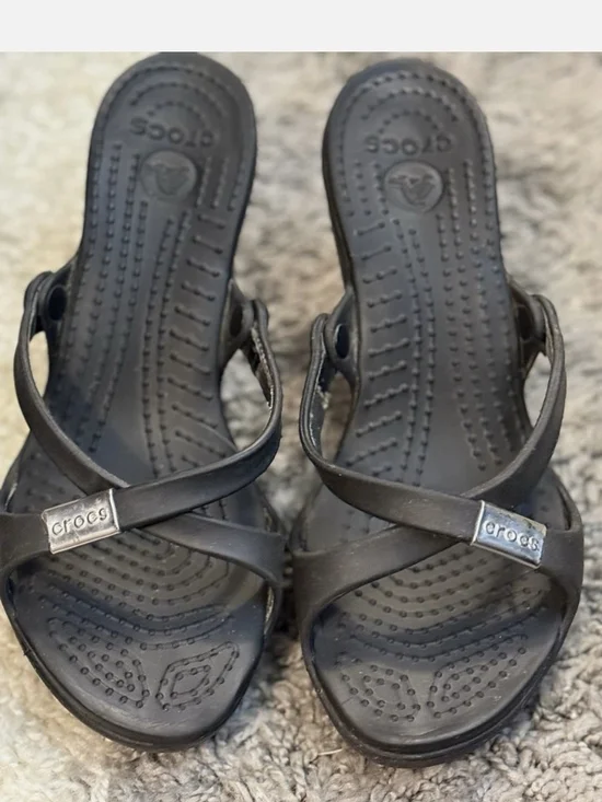 CROCS Women's Black Cross-Strap Wedge Sandals