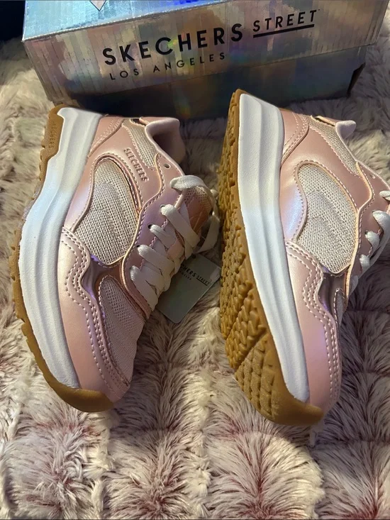 Skechers Kids  Pink Metallic Lace-Up Sneakers size 12 new