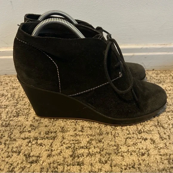 Cole Haan NikeAir Black Britt Chukka Suede Ankle Wedge Booties Size 8 Women’s
