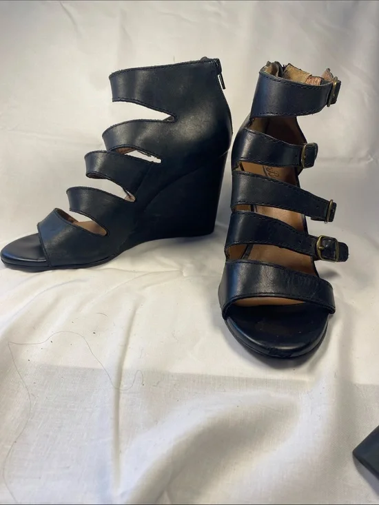 Lucky Brand Black Multi-Strap Wedge Sandals - women’s 7m