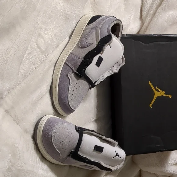 Jordan Kids Sneakers in Gray and Black
