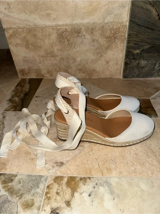 Kelly & Katie Goldie Espadrille Wedge Sandals 8.5 Ivory Lace Up Ankle Tie