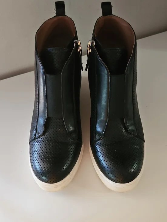 LINEA PAOLO FELICIA BLACK LEATHER BOOTIES SZ 6.5