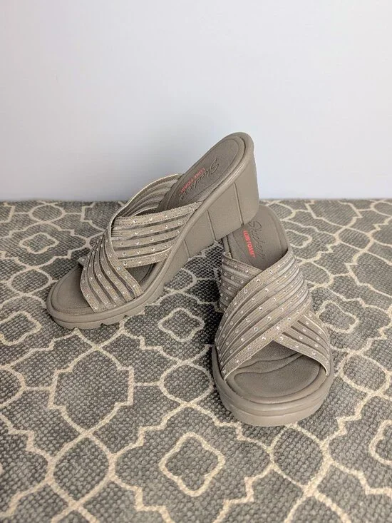 SKECHERS Luxe Foam Taupe Wedge Sandals Sz 7