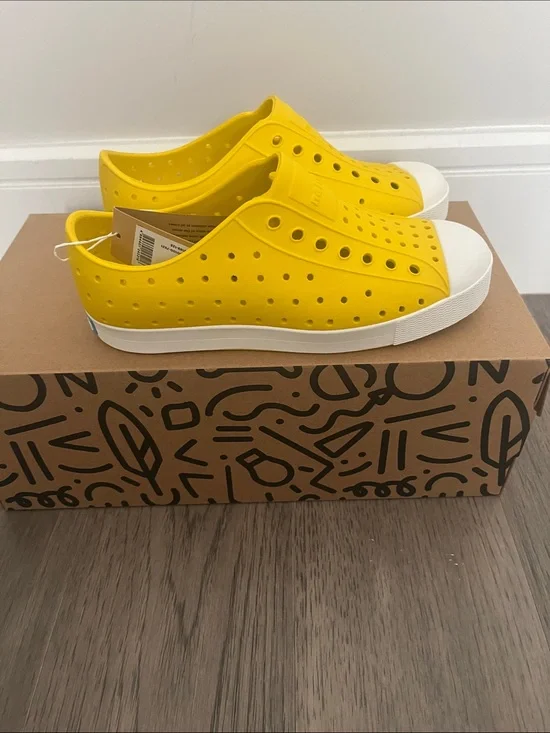 Native Shoes jefferson shoe. Yellow. White. Kids size 1. New in box.
